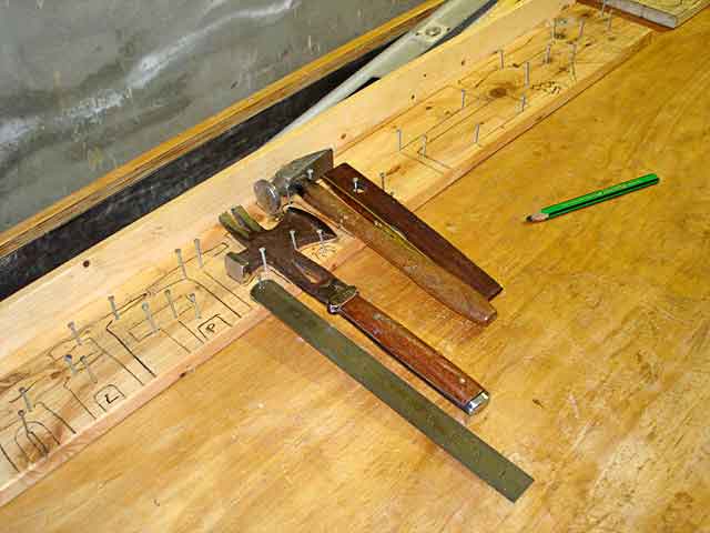 Pallet-Workshop-Table-Tool-Rack-1-Wildmoz.com