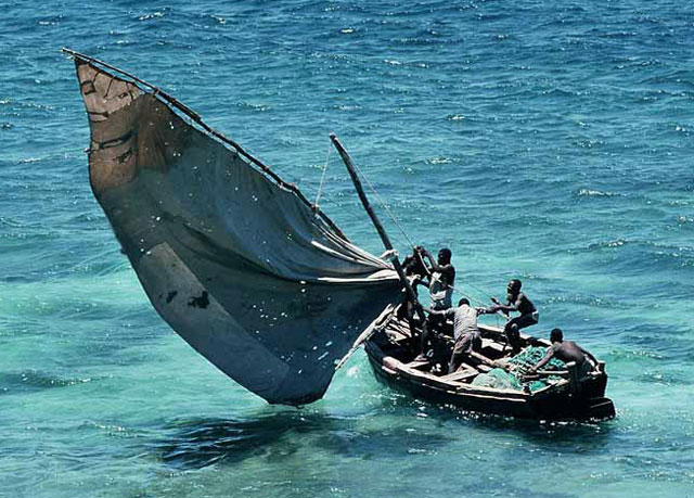 mozambique-dhow-fishing-boat-wildmoz.com