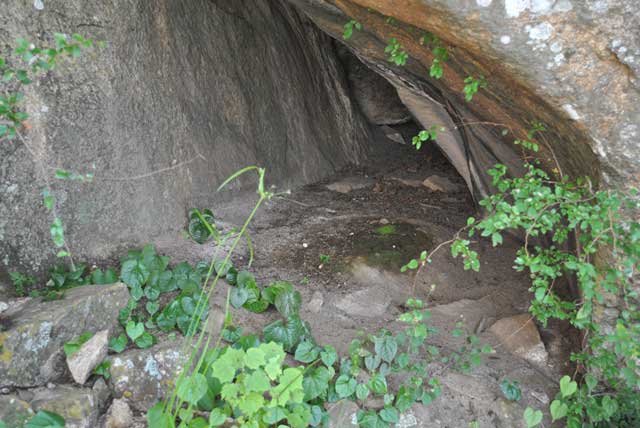 San-Bushman-Cave-Wildmoz.com